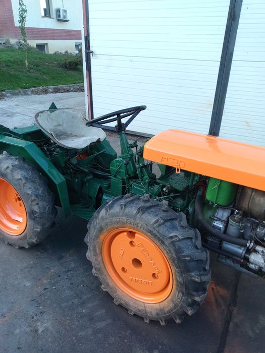 Vând ferrari și hako