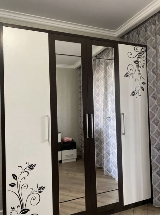 Продаем шкаф с комодом