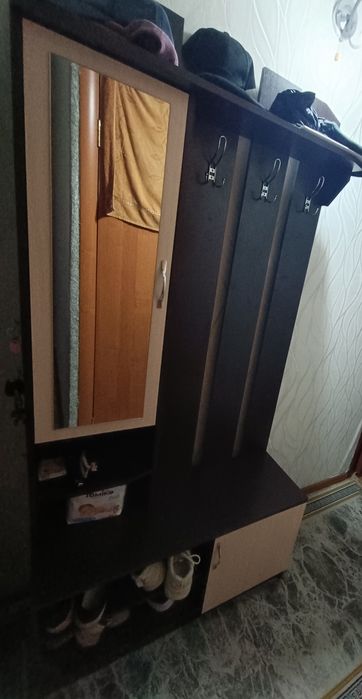 Продам прихожую с зеркалом