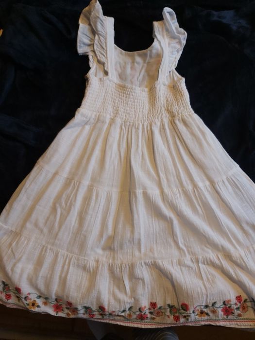 Vand rochie Mango, pret 30 lei.