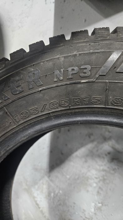 Продам пару шин 195/65/15