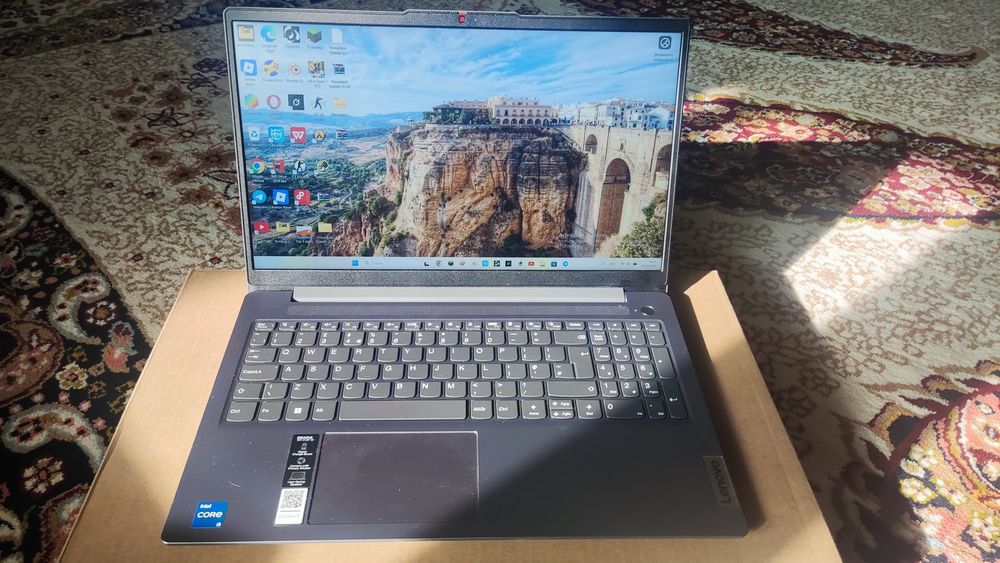 Noutbuk sotiladi. Holati ideal. Qiz bola ishlatgan.3 oy ishlagan