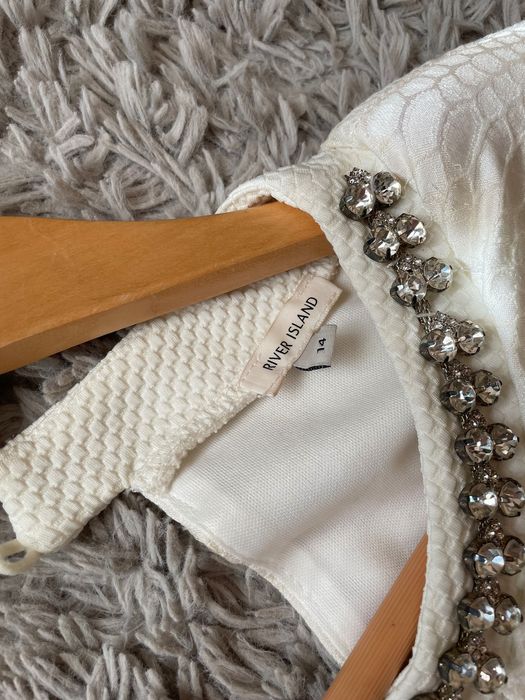 Елегантна рокля бяла