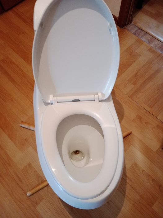 Сантехника, унитаз