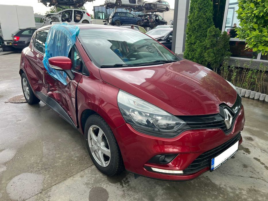 Renault Clio 4 facelift 2019 Avariat 0.9 tce 106.000 km aer conditionat bose usor avariat deplasabil