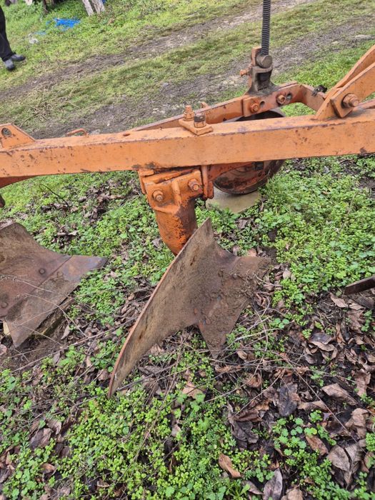 Плуг 3х40 готов за работа