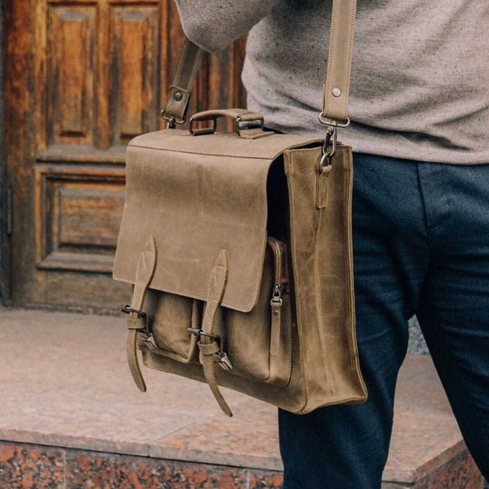 Servietă din piele naturală pentru documente și laptop. Geantă de umăr din piele pentru laptop