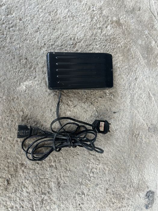 Швейная машина с тумбой