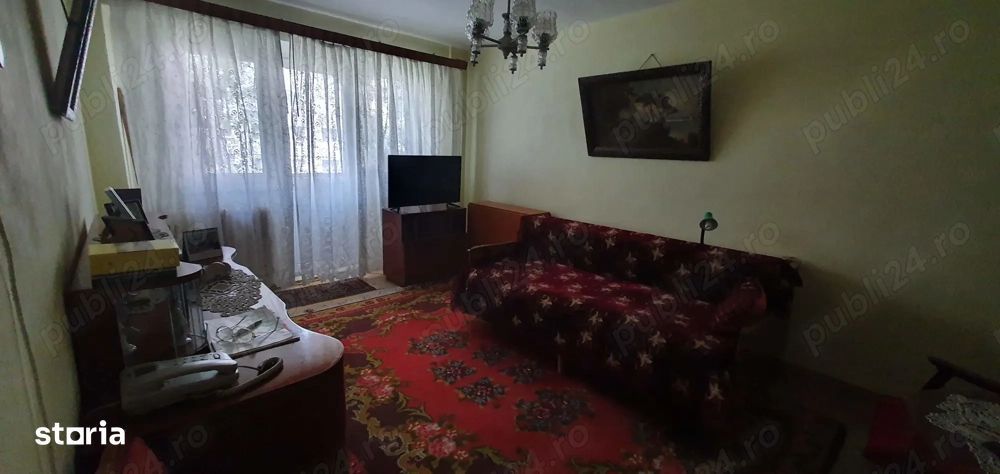 De vânzare apartament 3 camere decomandat