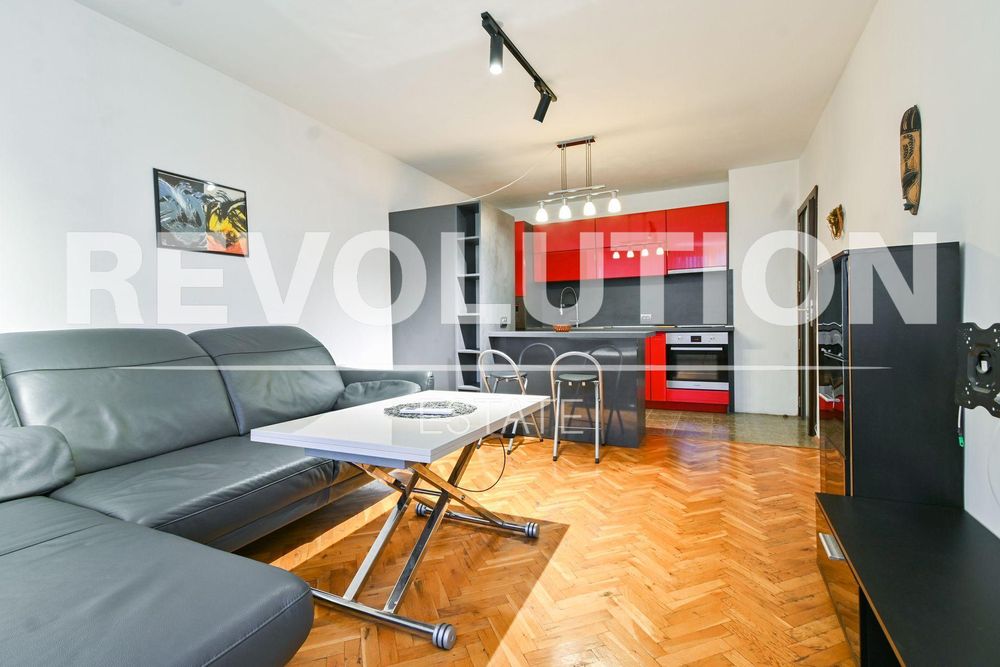 Тристаен апартамент в ж.к. Стрелбище..