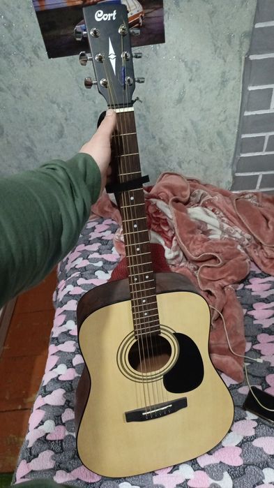 продам гитару корт