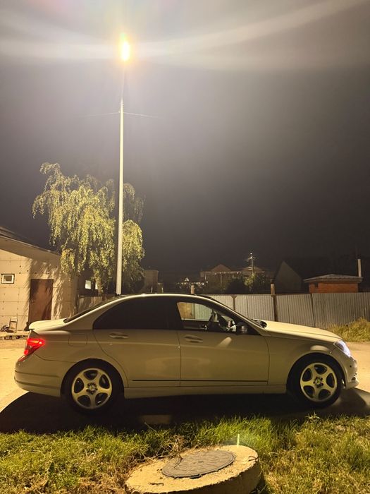 В продаже Mercedes Benz c350
