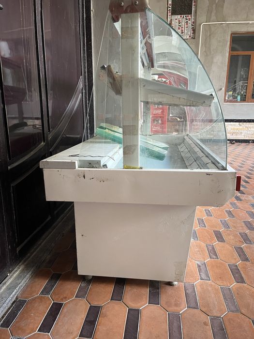 Срочно продается витрина для конфет