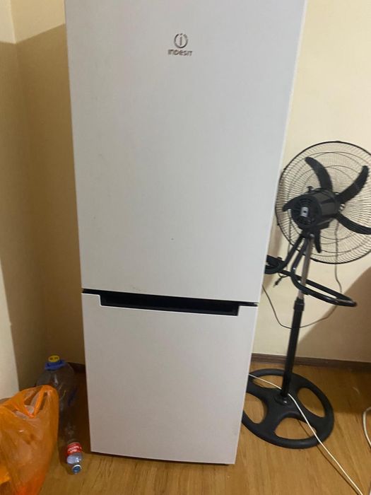 Холодильник indesit