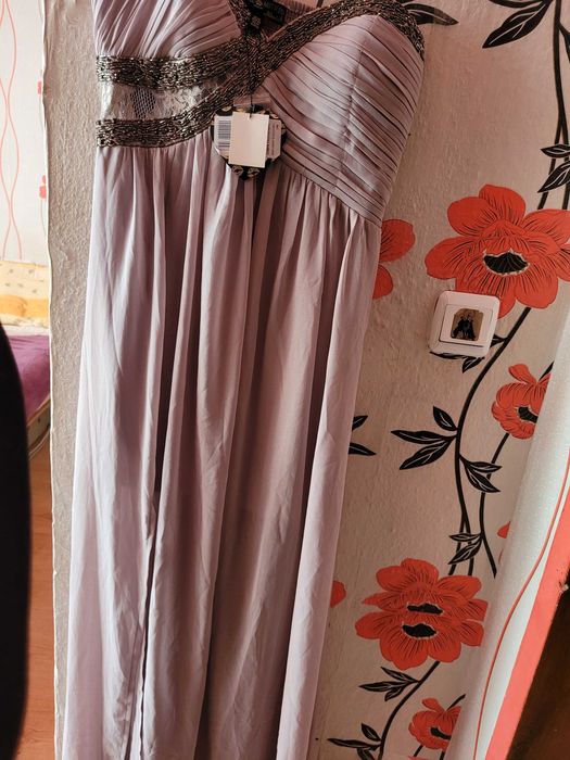 Продавам рокля за бал или друг повод