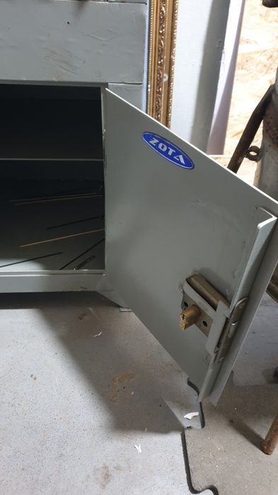 Сейф продам   (две двери)