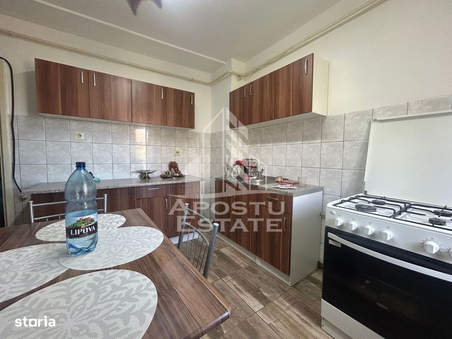 Apartament cu 2 camere de inchiriat, centrala proprie, zona Dambovita