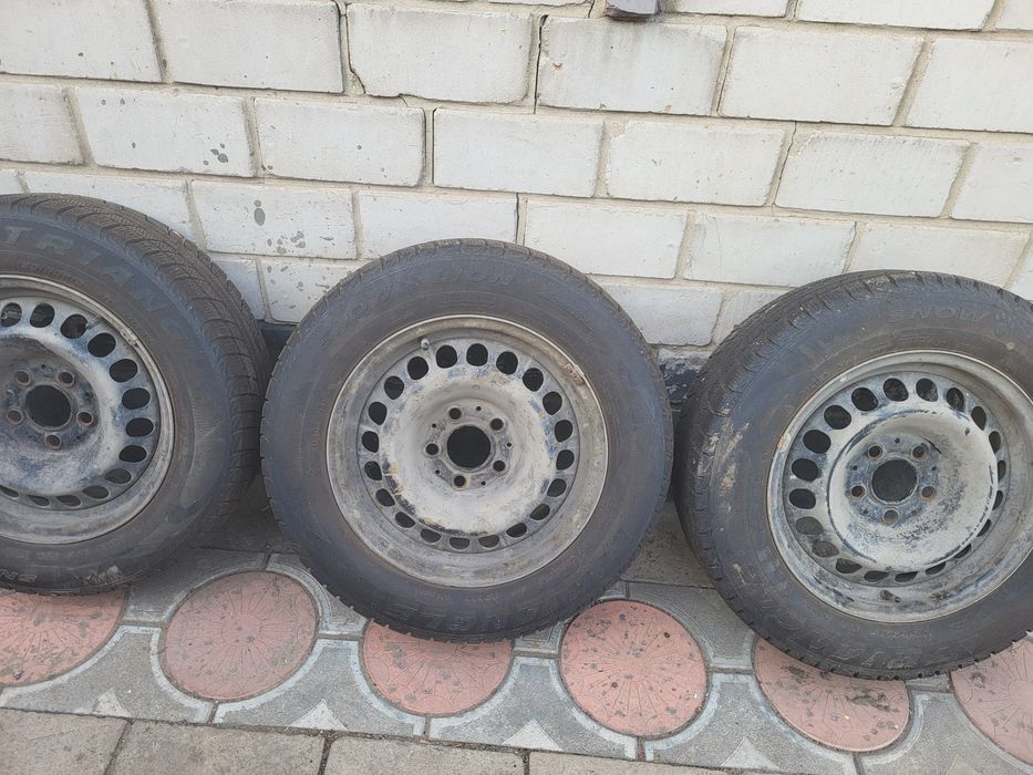 Продам комплект зимних шин