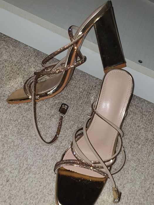 Sandale cu toc aurii