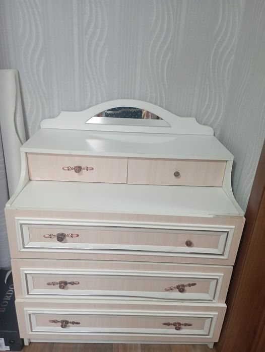 Кровать б/у с комодом