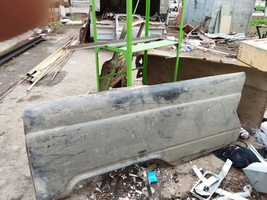 Автозапчасти, двери крыля от Зим Чайка