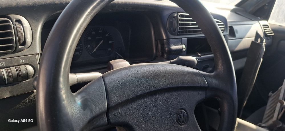 VW Vento 1992г в аварийном состоянии