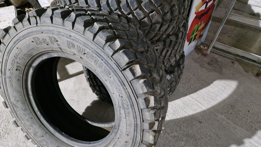 Vând cauciucuri Of Road 245 -70 16