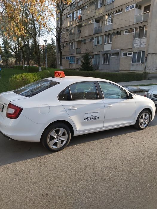 Instructor auto cat B scoala de șoferi