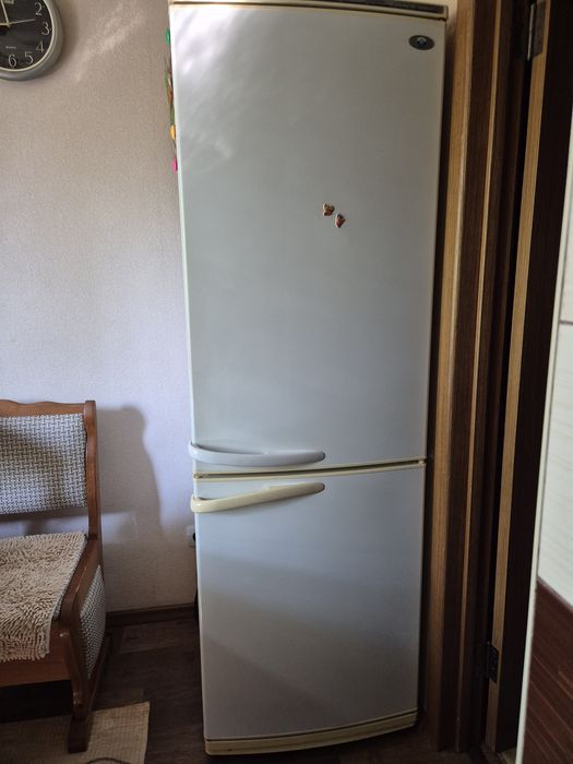 Продам 2-х камерный холодильник  Минск-Атлант