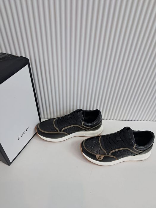 Продаются отличный обувь