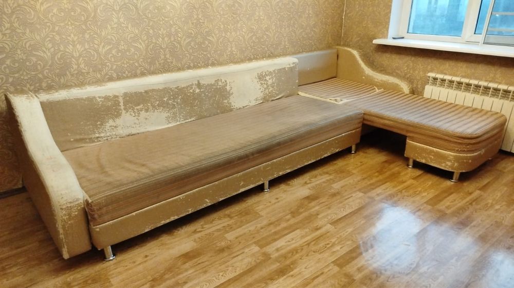 Диван б/у длина 3,5 метра.