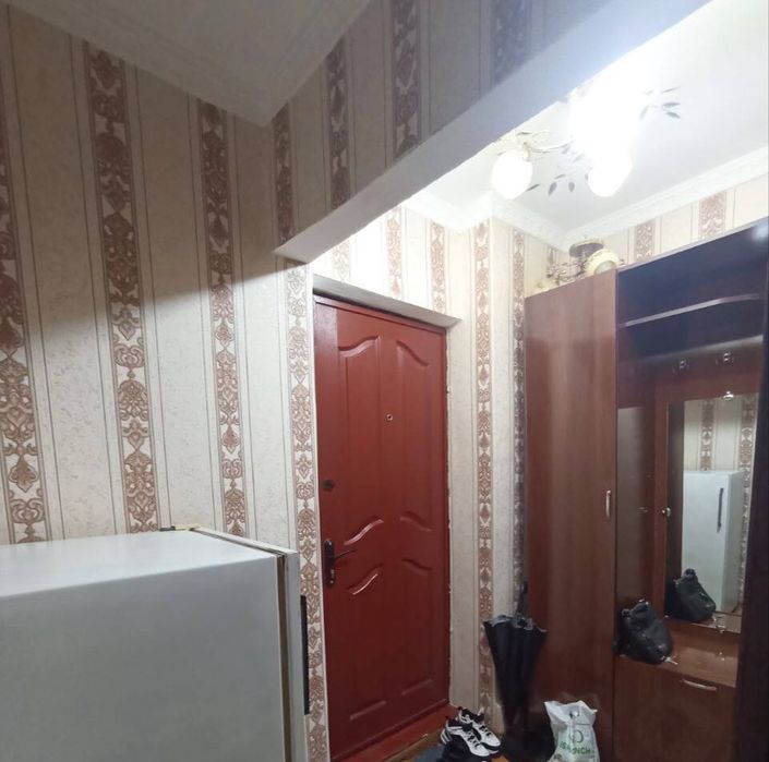 Прадаётся 1х 8микрарайоне вдоль дороги