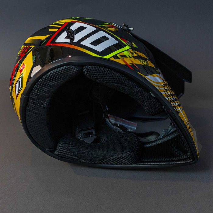 Каска с очила за ел. тротинетка , велосипед , мотокрос