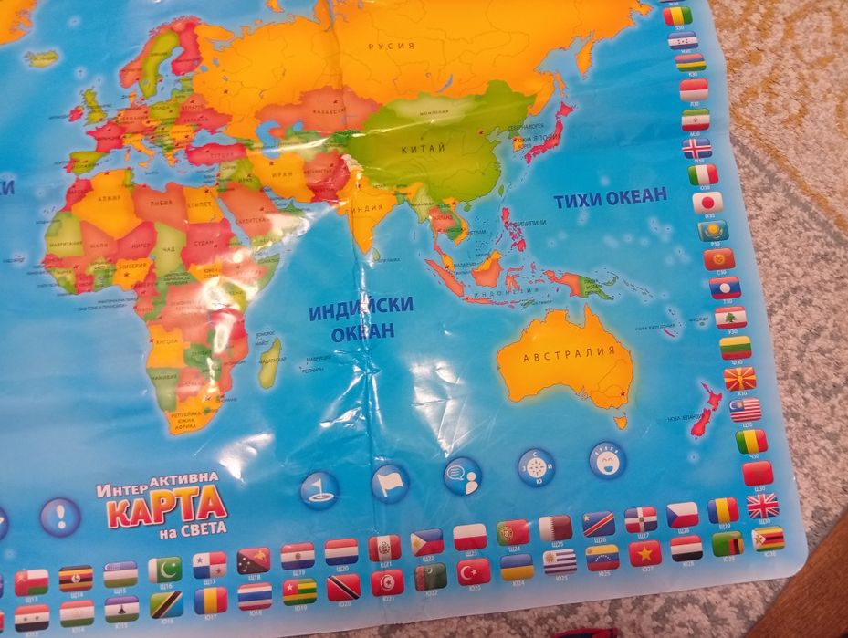 Карта на света  с всички знамена