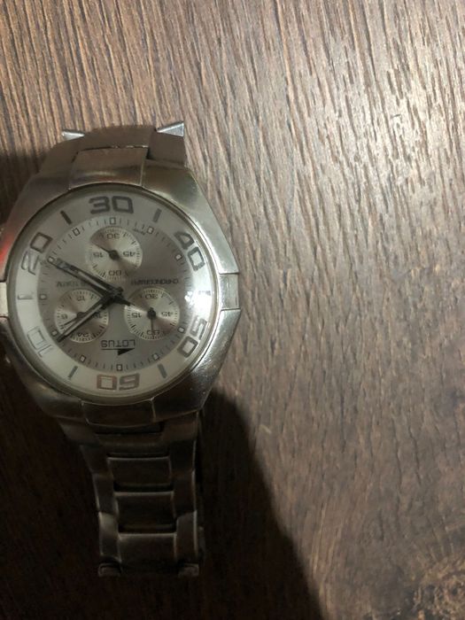 Ceas Lotus 350 lei nu pun prin curier