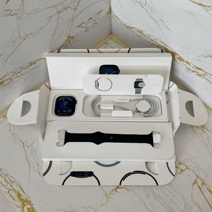 Apple Watch Series 9 45mm Midnight Al Midnight SB M/L GPS