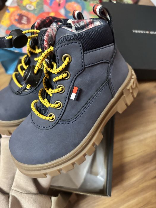 Tommy hilfiger бебешки обувки 22 номер