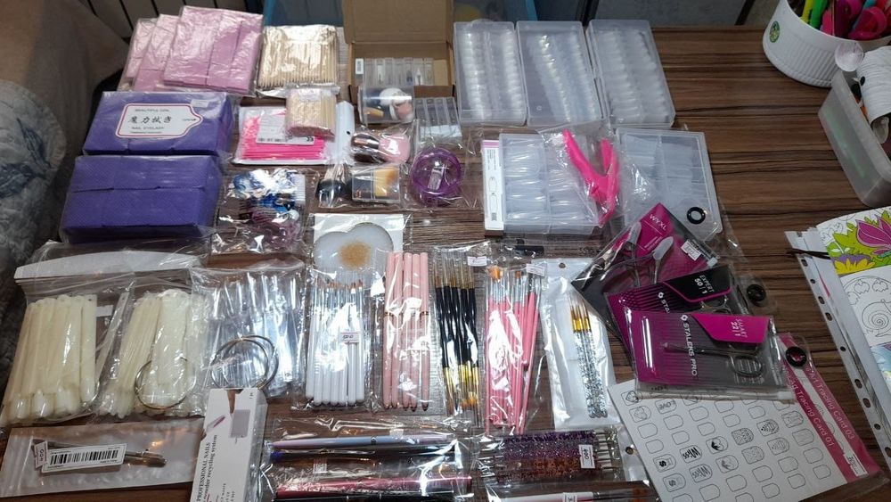 Товары для мастера маникюра