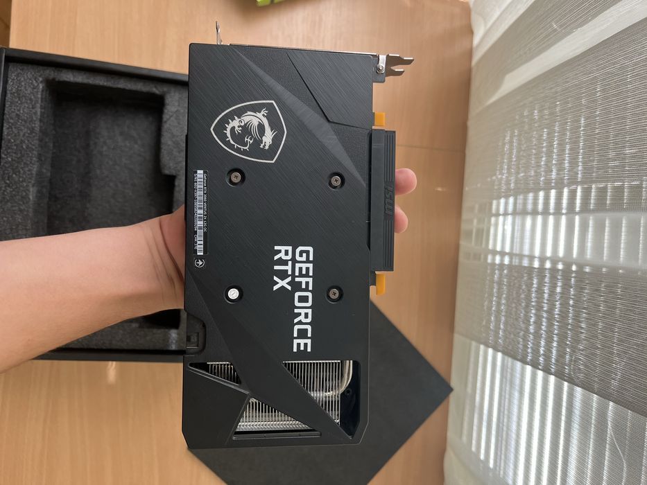 Предлагам msi ge force rtx3060 ventus 2 oc 12 gb картата е в гаранция