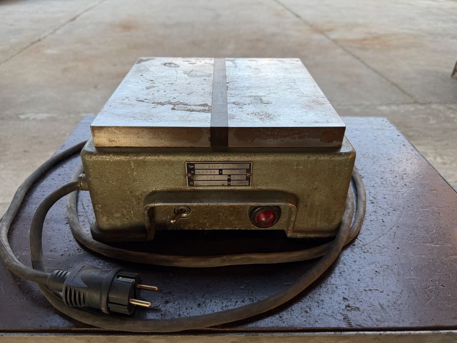 Магнитна маса 250х260мм