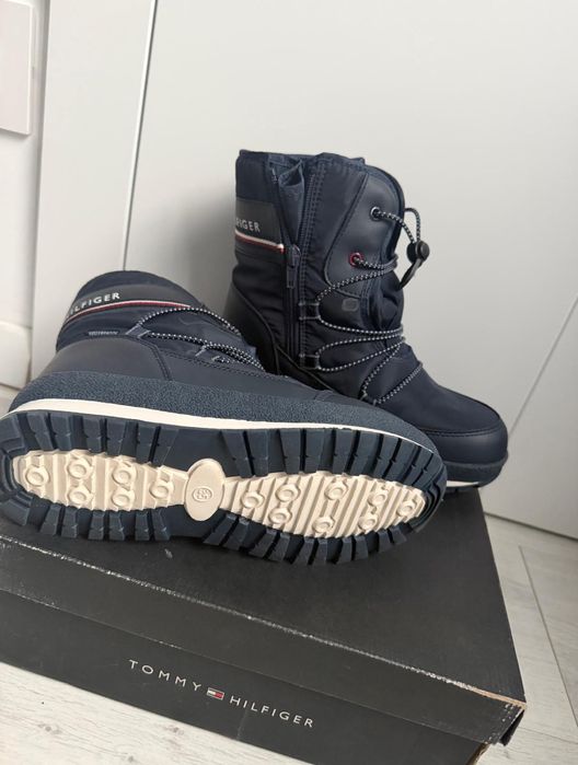 Ghete Tommy Hilfiger originale imblănite.