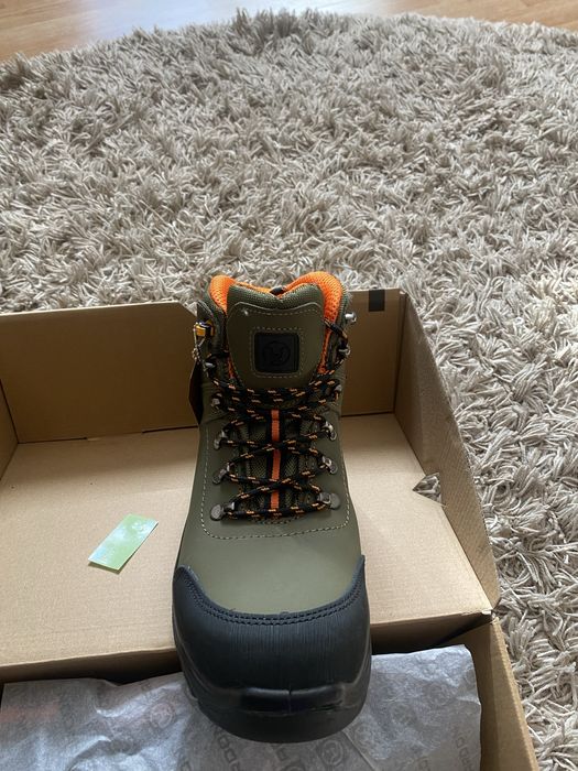 Bocanci noi nepurtati cu eticheta!!!