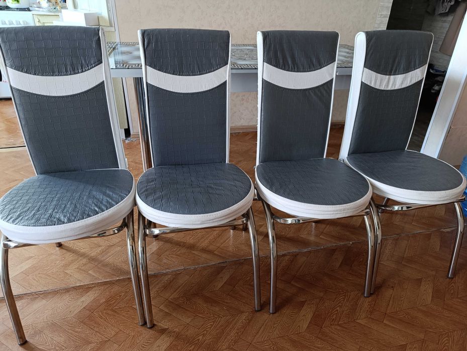 Стол раскладной со стульями б/у