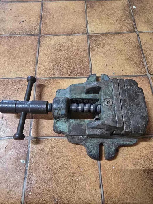 Старо шлосерско менгеме – масивно, чугунено