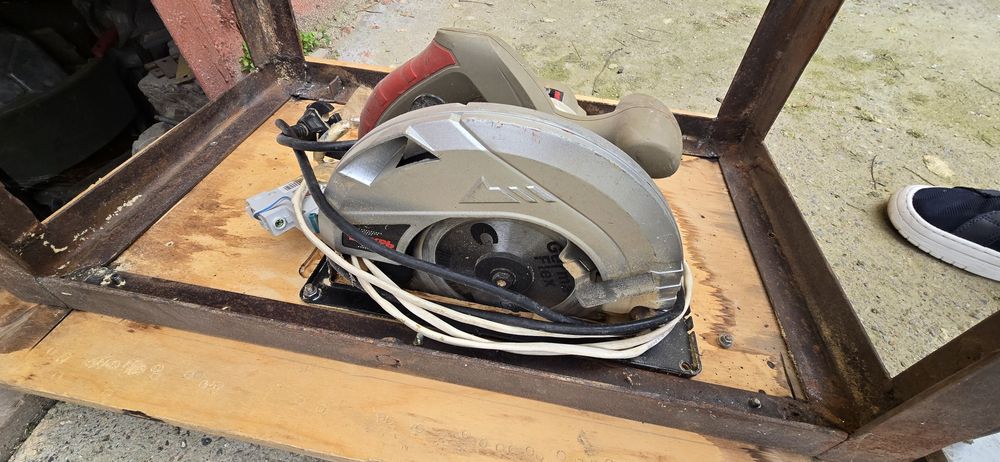 Пчелка "Вихрь" Циркулярная пила со столом