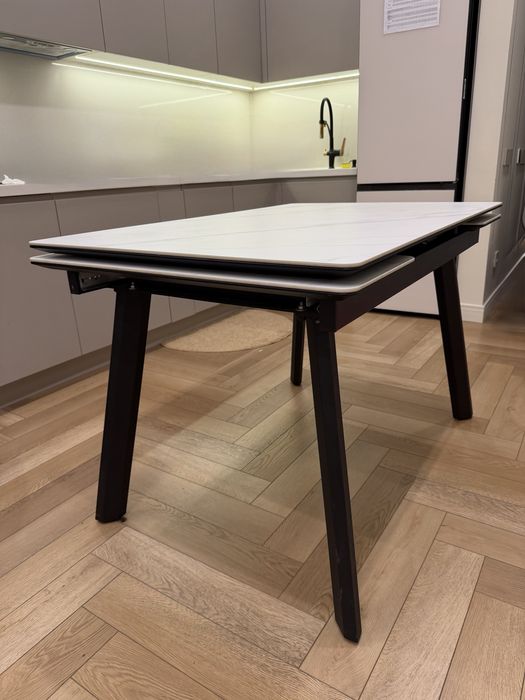 Продам стол из керамогранита