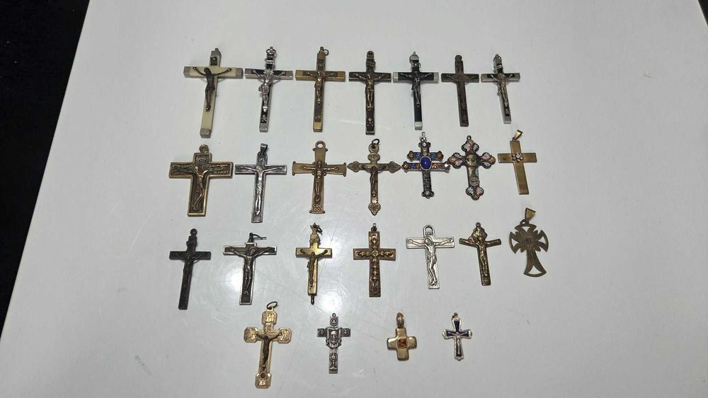 Lot de 25 cruci vintage pectorale deosebite