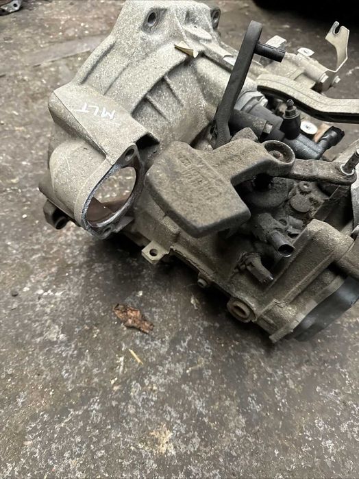 Cutie viteza VW Caddy 1.6 TDI cu Start-Stop; MLT; 5 Trepte; 2009-2015