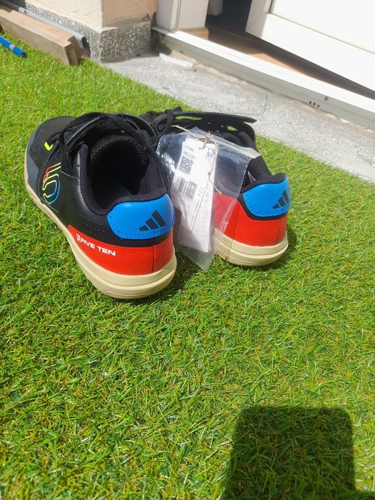 Papuci Five Ten Hellcat clips