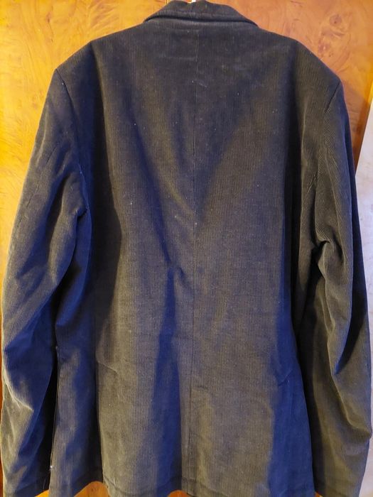 Sacou ZARA. Sacoul este NOU arata 10/10. Preț 100 ron.